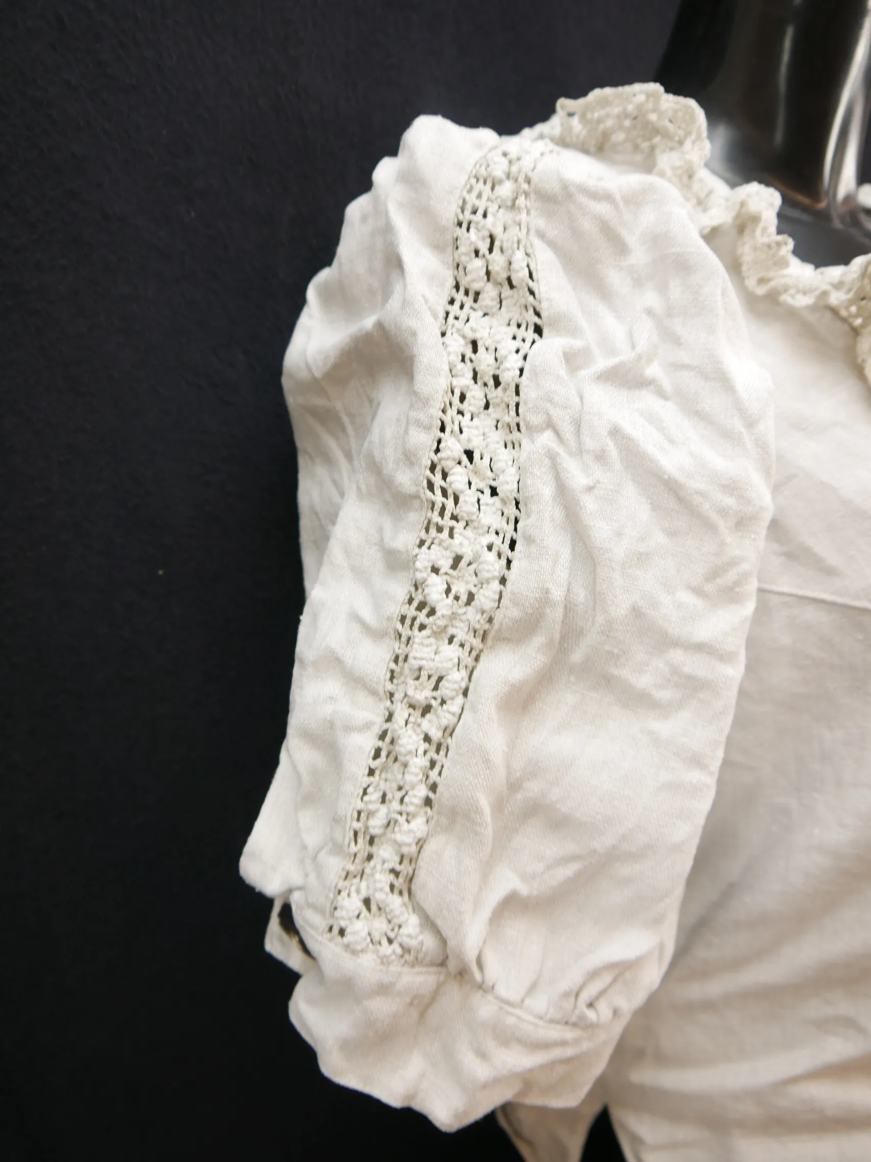 Gr.46 Trachtenbluse beige Bluse Country Line Leinen mit Spitze Schößchen TB7266