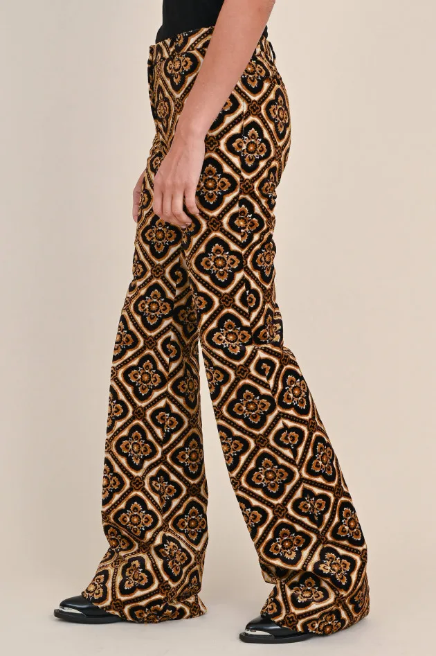 Hose mit Allover Muster in Schwarz/Ocker