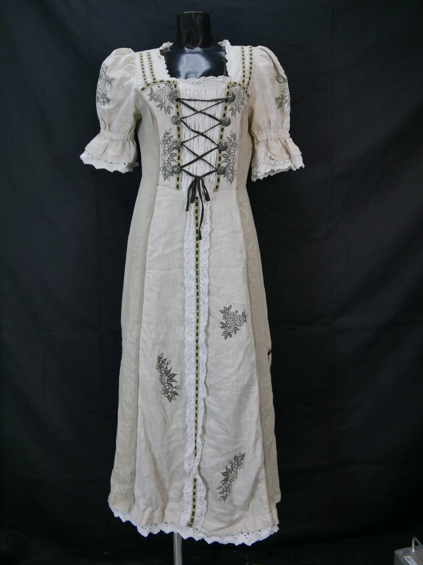 Original Alphorn beige mit Spitze herrliches Landhaus Kleid Trachtenkleid Gr.42