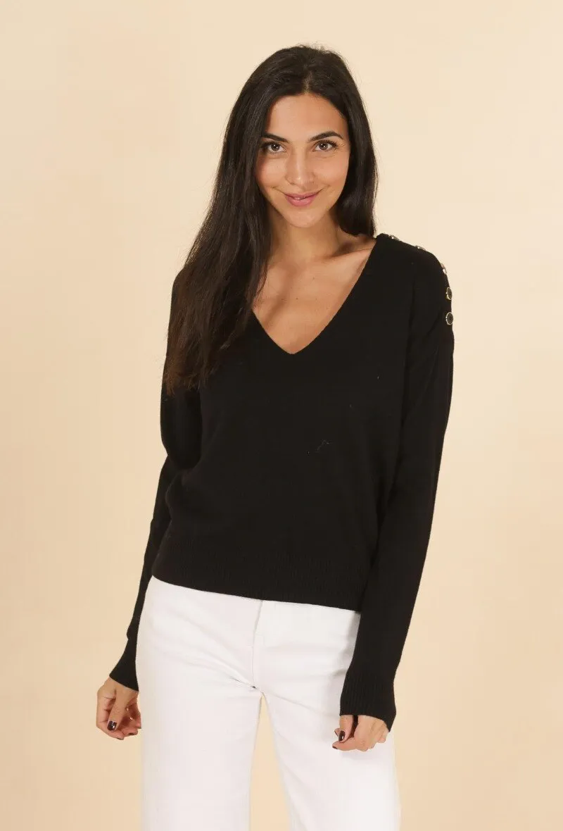 V-neck sweater with buttoned shoulder